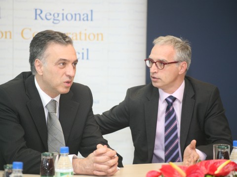Goran Svilanović (left), RCC Secretary General, met with Filip Vujanović, President of Montenegro, at the organisation’s Secretariat in Sarajevo on 14 May 2014. (Photo RCC/Zoran Kanlic) Goran Svilanović (left), RCC Secretary General, met with Filip Vujanović, President of Montenegro, at the organisation’s Secretariat in Sarajevo on 14 May 2014. (Photo RCC/Zoran Kanlic)