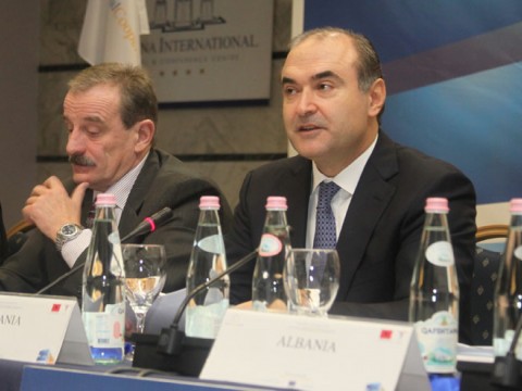RCC Secretary General, Hido Biscevic (left), and Edmond Haxhinasto, Albanian Deputy Prime Minister and Minister of Economy, Trade and Energy , at the ministerial conference of the RCC’s South East Europe Investment Committee , in Tirana, Albania, on 9 November 2012. (Photo: RCC)