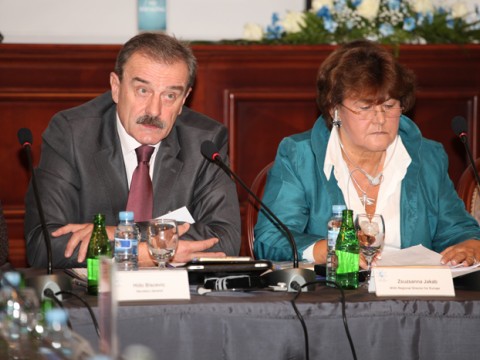 Hido Biscevic (left), RCC Secretary General, and Zsuzsanna Jakab, WHO Regional Director for Europe, at the opening of the third Forum of South East European health ministers, on 13 October 2011, in Banja Luka, BiH. (Photo: Predrag Milasinovic)