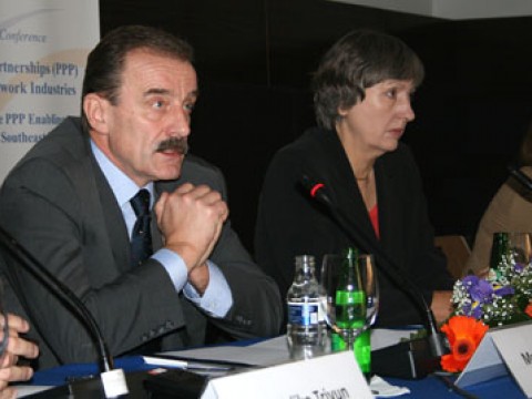 RCC Secretary General, Hido Biscevic (left), and UNDP Resident Representative, Christine McNab, at the opening of the ministerial conference on public private partnerships in Sarajevo, Bosnia and Herzegovina, 25 September 2009. (Photo RCC/Selma Ahatovic-Lihic) RCC Secretary General, Hido Biscevic (left), and UNDP Resident Representative, Christine McNab, at the opening of the ministerial conference on public private partnerships in Sarajevo, Bosnia and Herzegovina, 25 September 2009. (Photo RCC/Selma Ahatovic-Lihic)