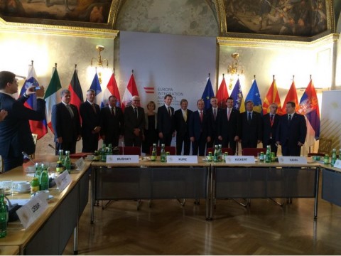 Western Balkans Summit group photo with Foreign Ministers, Prime Ministers and Ministers of Economy. (Photo: MFA Austria) Western Balkans Summit group photo with Foreign Ministers, Prime Ministers and Ministers of Economy. (Photo: MFA Austria)