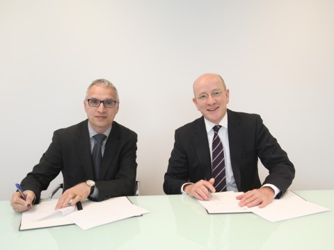 Secretary General of the Regional Cooperation Council (RCC) and H.E. Dr Christian Hellbach, German Ambassador to Bosnia and Herzegovina, signed an agreement with which the Federal Republic of Germany continues its support of the RCC. (Photo: RCC/Senad Gubelić)
Secretary General of the Regional Cooperation Council (RCC) and H.E. Dr Christian Hellbach, German Ambassador to Bosnia and Herzegovina, signed an agreement with which the Federal Republic of Germany continues its support of the RCC. (Photo: RCC/Senad Gubelić)