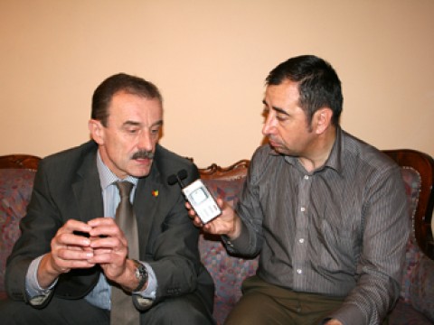RCC Secretary General, Hido Biscevic (left), gives an interview to the Moldovan Radio at the occasion of the first RCC Annual Meeting, Chisinau, 2 June 2009. (Photo RCC/Dinka Zivalj) RCC Secretary General, Hido Biscevic (left), gives an interview to the Moldovan Radio at the occasion of the first RCC Annual Meeting, Chisinau, 2 June 2009. (Photo RCC/Dinka Zivalj)