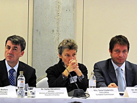 Žarko Obradović, Minister of Education and Science of Serbia (left), Mladen Dragašević, Head of RCC Building Human Capital and Parliamentary Cooperation Unit (right), and Tania Friederichs, of the EC’s Directorate General for Research and Innovation, at the conference launching Western Balkans’ research and development strategy, in Belgrade, Serbia, on 24 November 2011. (Photo: Courtesy of Serbian Ministry of Education and Science)