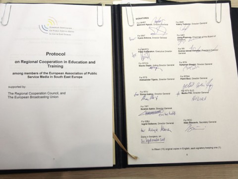 Protocol on Regional Cooperation in Education and Training among members of the European Association of Public Service Media in South East Europe, signed on 30 September 2011 in Sarajevo, BiH. (Photo RCC/Dado Ruvic) Protocol on Regional Cooperation in Education and Training among members of the European Association of Public Service Media in South East Europe, signed on 30 September 2011 in Sarajevo, BiH. (Photo RCC/Dado Ruvic)