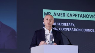RCC Secretary General Amer Kapetanovic gave a key-note speech at the KFF2026 business forum held in Pristina on 28 April 2026 (Photo: RCC/Valdrin Xhemaj)  